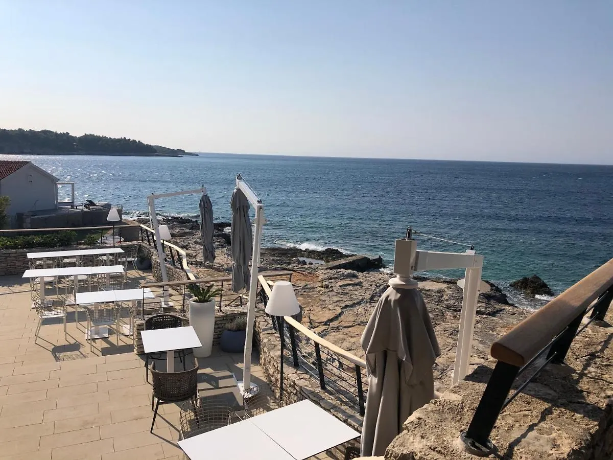 Apartments By The Sea Pula