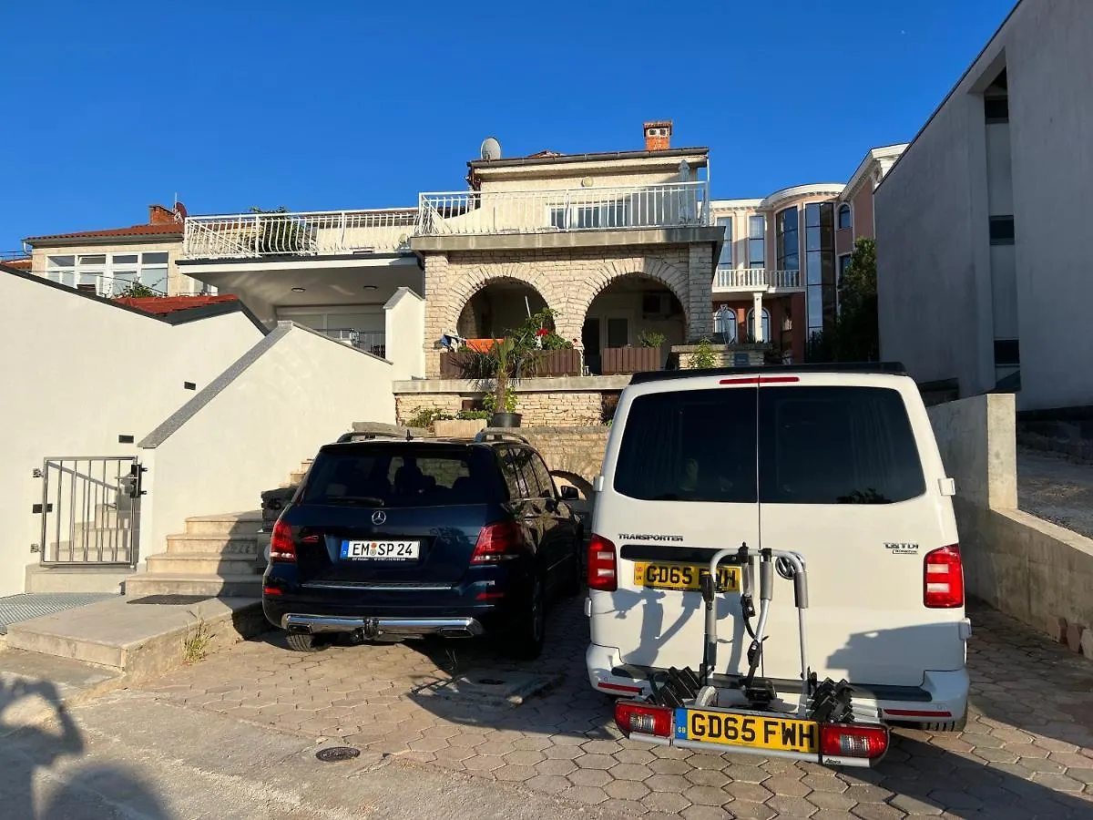 Apartments By The Sea Pula