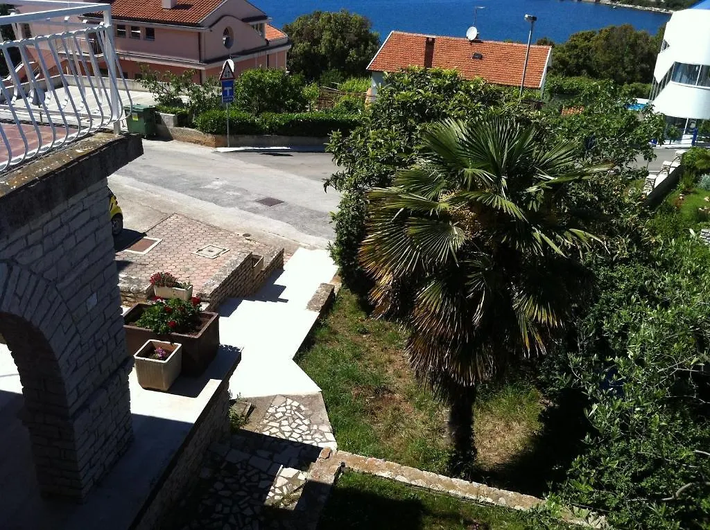 Apartments By The Sea Pula Croatia