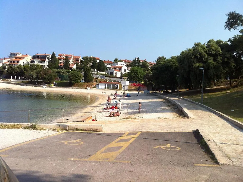 Apartments By The Sea Pula