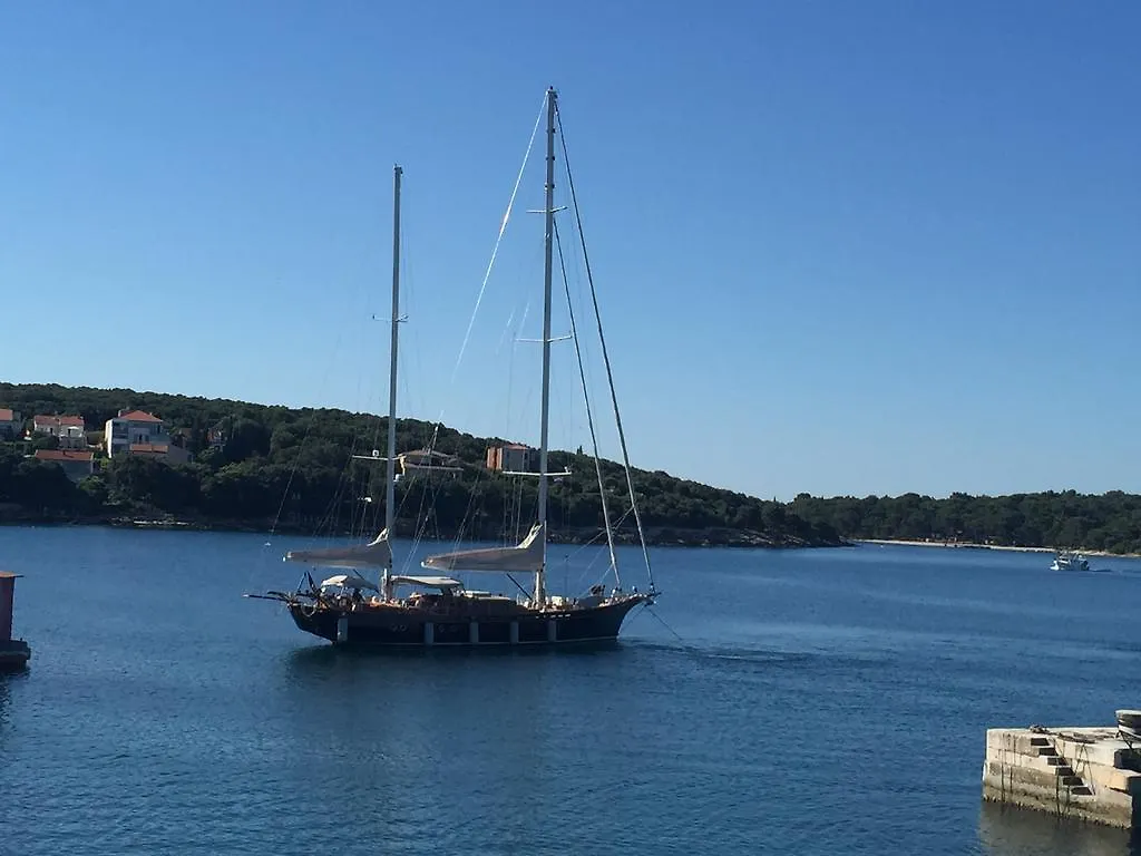 Apartments By The Sea Pula Croatia