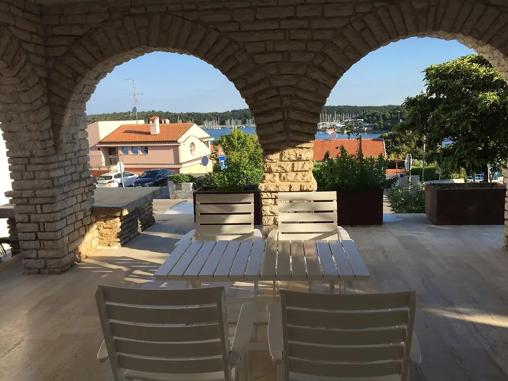 Apartments By The Sea Pula