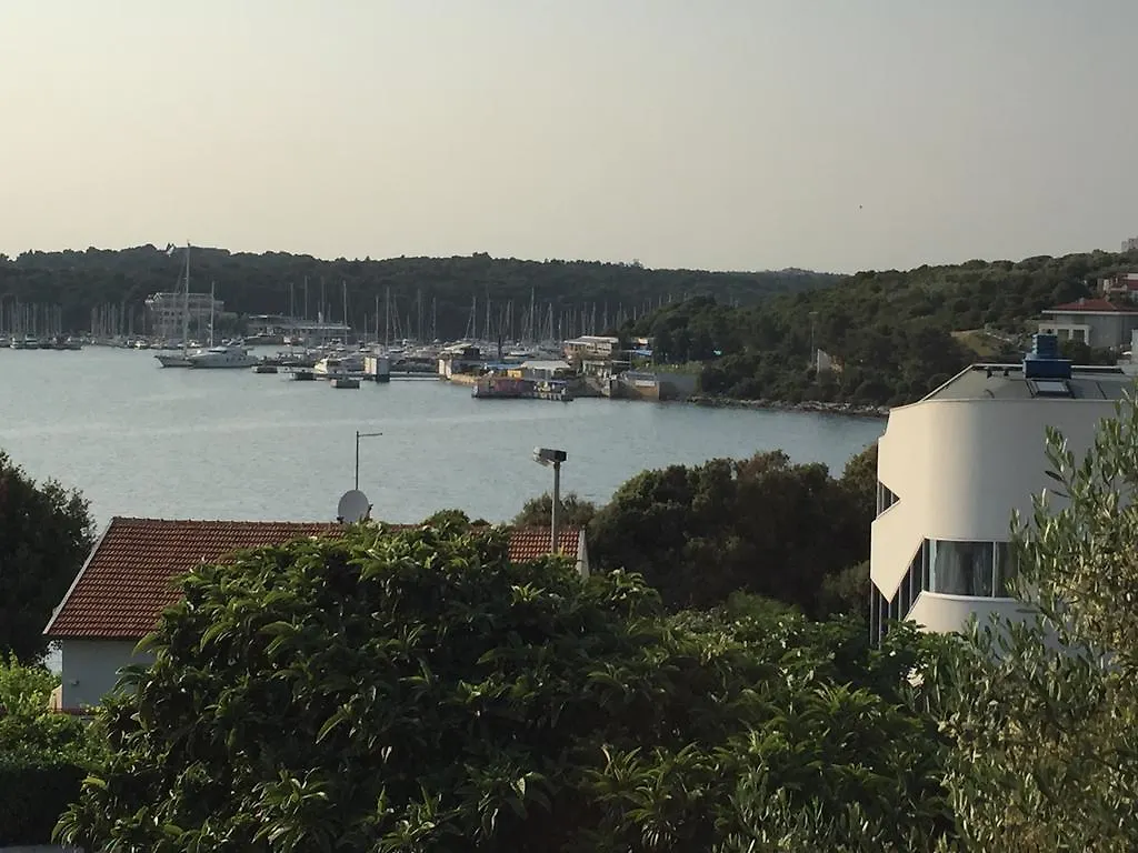 Apartments By The Sea Pula