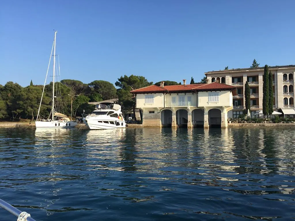 Apartments By The Sea Pula