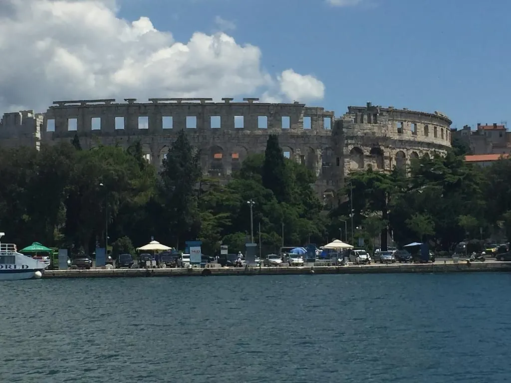Apartments By The Sea Pula Croatia