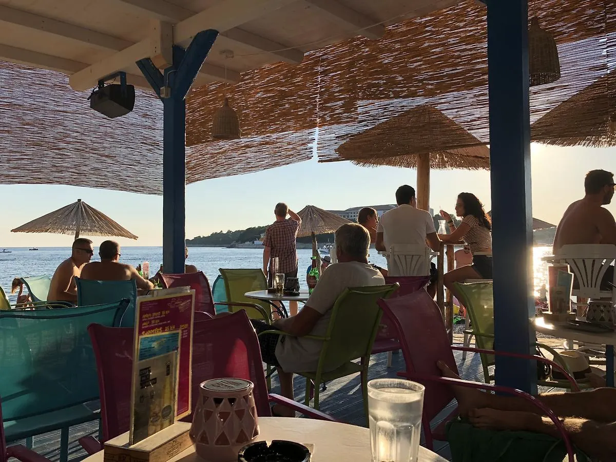Apartments By The Sea Pula