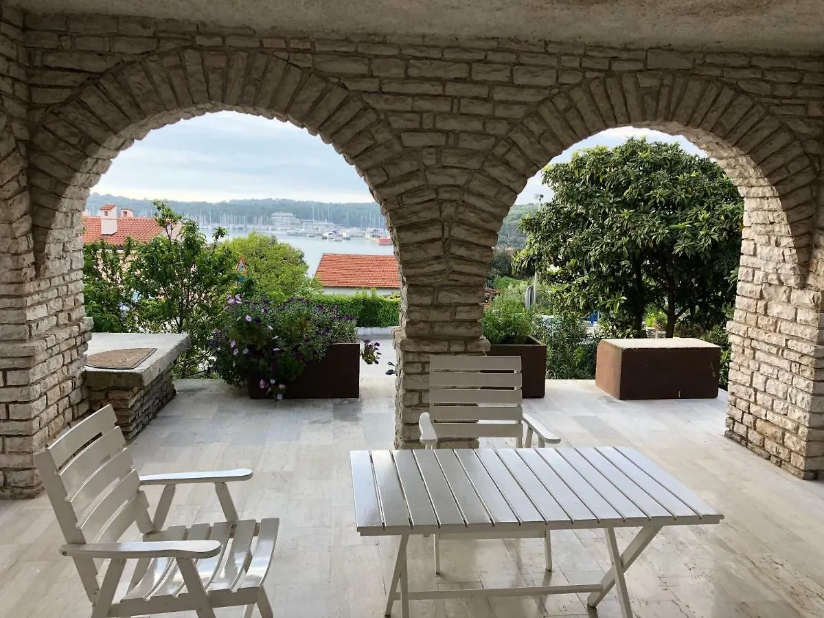 פולה Apartments By The Sea