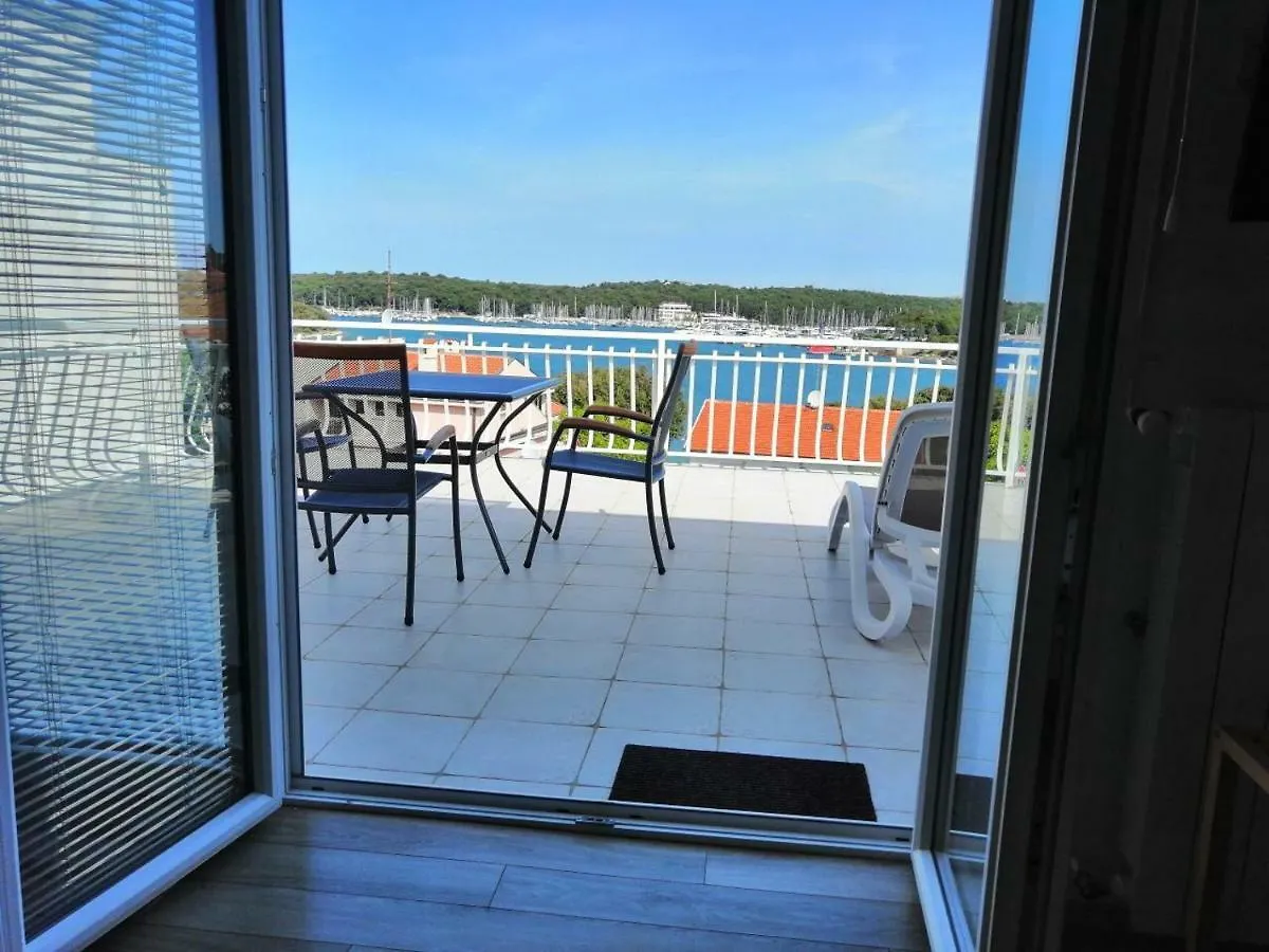 Apartments By The Sea Pula