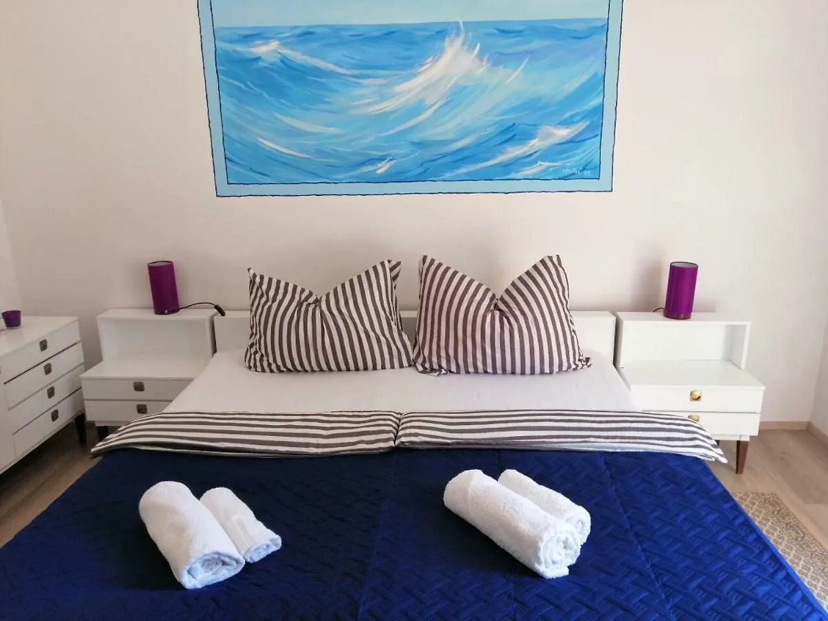 Apartments By The Sea Pula
