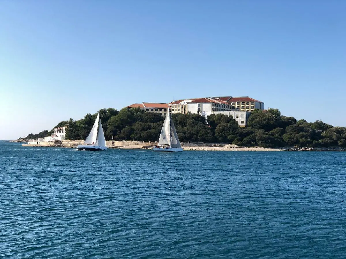 Apartments By The Sea Pula