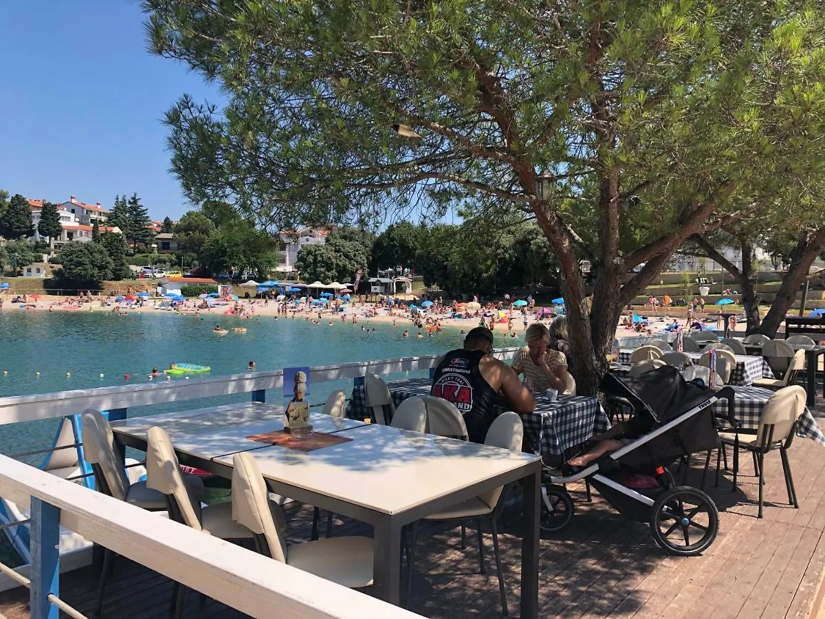 Apartments By The Sea Pula