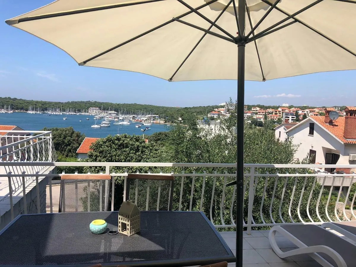 Apartments By The Sea Pula